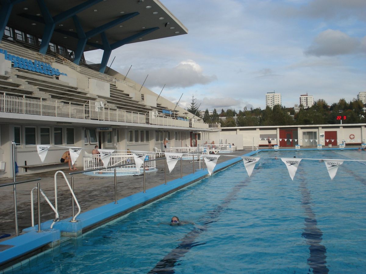 The lane pool and diving tower at Laugardalslaug